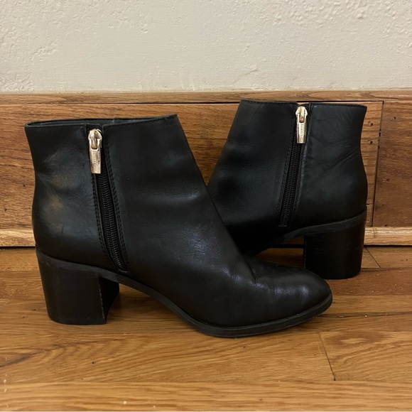 Vince Camuto Black Leather Ankle Booties Size: 6.5 - Picture 1 of 7